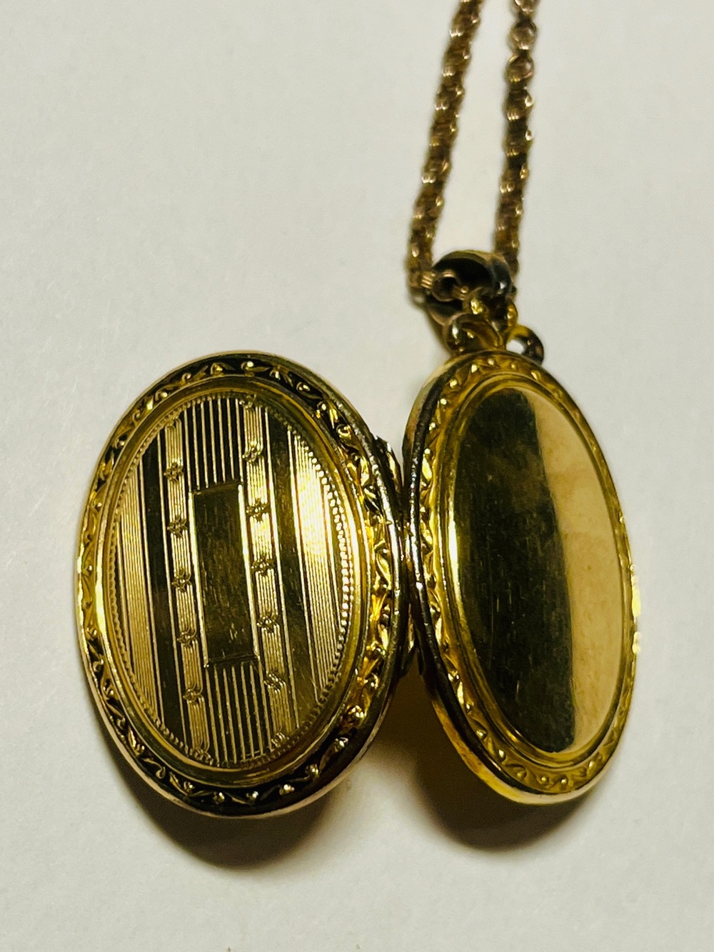 Antique Gold Oval Locket, Blank and Lined Interior, with Gold Chain